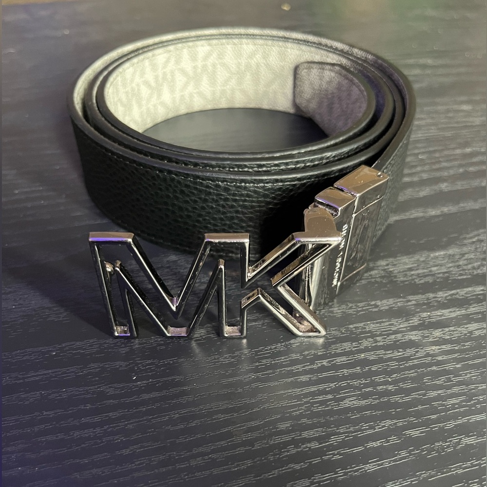 Men’s “Michael Kors” Flippable Belt | Size 50+ | Hole at end fits around 30’